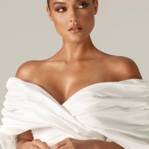 ALIEVA MARIBEL CREPE RUFFLE SHOULDER DRESS - Picture 3 of 4